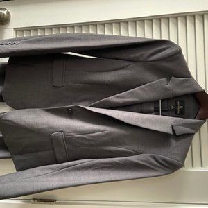 Suit - worn 1 time - perfect fit !